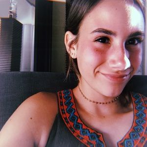 Meet your Posher, Chloe